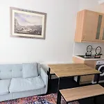 2 Bedroom Flat In Edinburgh City