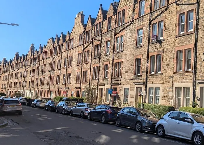 2 Bedroom Flat In Edinburgh City