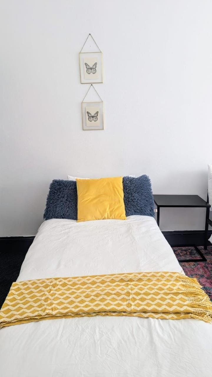 2 Bedroom Flat In * Edinburgh