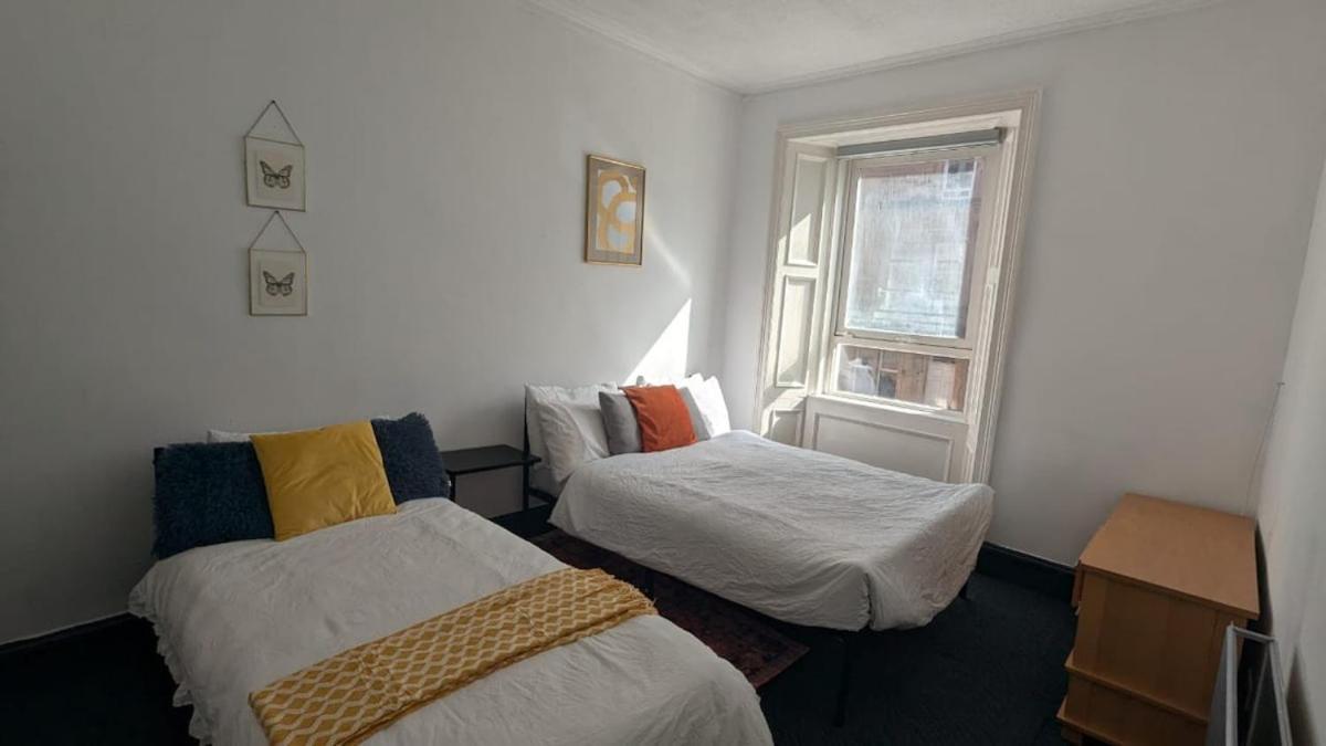 2 Bedroom Flat In * Edinburgh