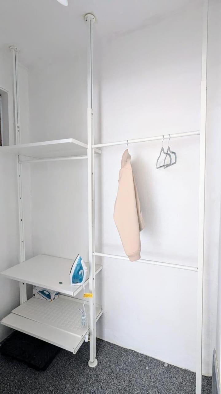 2 Bedroom Flat In Apartment *