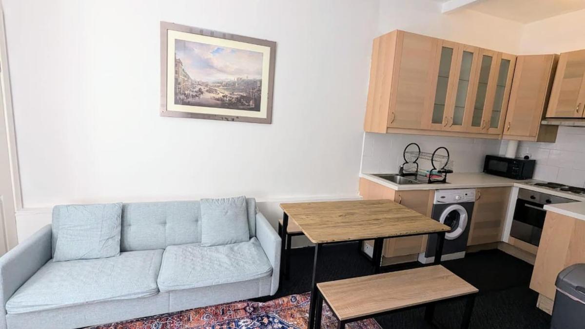 2 Bedroom Flat In *