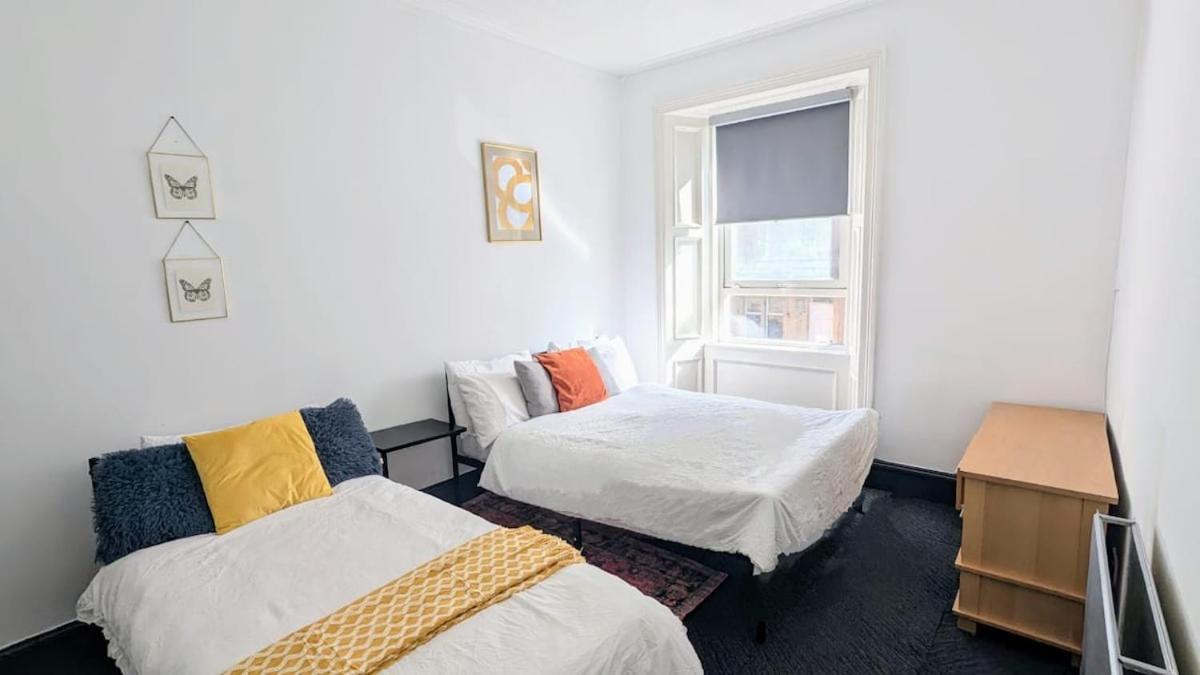 2 Bedroom Flat In * Edinburgh